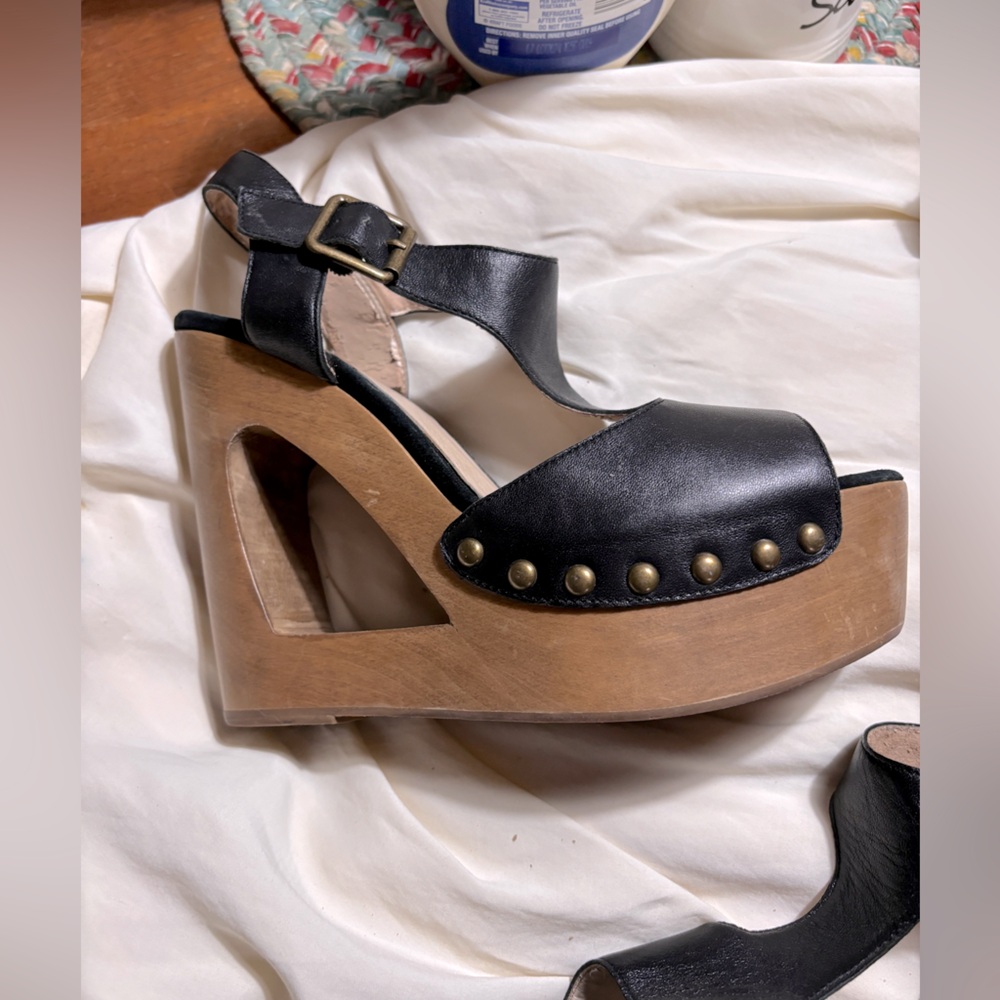 Aldo platform wedge heels size 8
